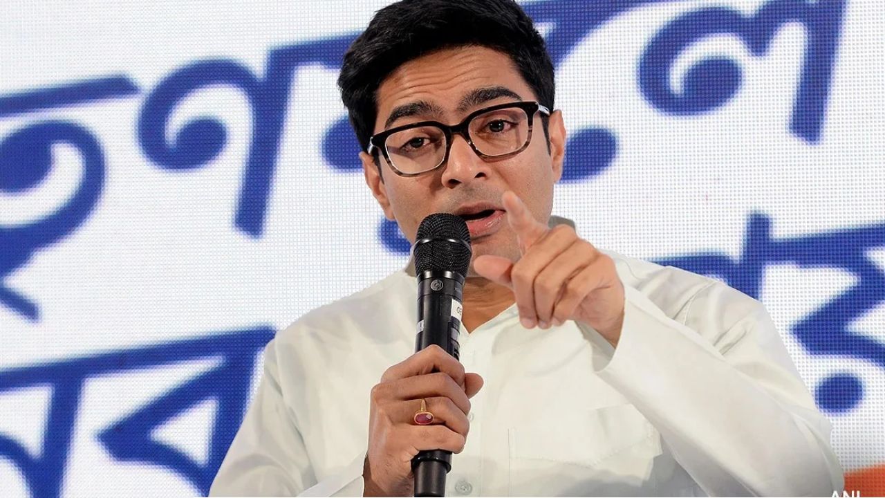 অভিষেকের ‘পারফরম্যান্স’ নীতিতে কুপোকাত হেভিওয়েটরা: বাদ ৩৩ শতাংশ বিধায়ক, ১৫ জনের কেন্দ্রবদল
