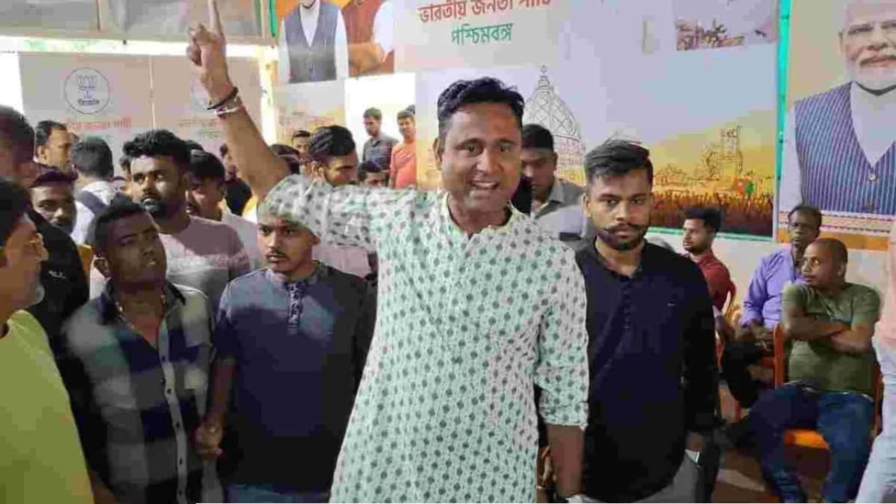 বিজেপিতে প্রার্থী-বিক্ষোভ চরমে! ফের সল্টলেক দফতরে ধুন্ধুমার, ‘টাকার বিনিময়ে টিকিট’ বিক্রির বিস্ফোরক অভিযোগ!