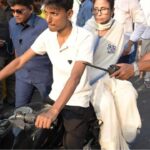 বিরাটির রাস্তায় সেই চেনা মেজাজে ‘দিদি’, তৃণমূল কর্মীর বাইকে চড়েই মাতালেন প্রচার!