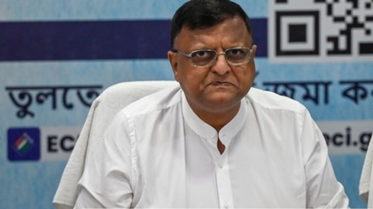 দরকার ‘দরকার হলে গোটা বিধানসভাতেই ফের ভোট’, ফলতায় কারচুপির অভিযোগে চরম হুঁশিয়ারি সিইও মনোজ আগরওয়ালের