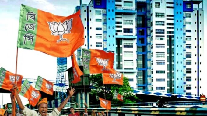 নবান্নে এবার গেরুয়া নিশান! মেরুকরণ না কি প্রশাসনিক ব্যর্থতা— কোন জাদুবলে বাংলা জয় করল বিজেপি?