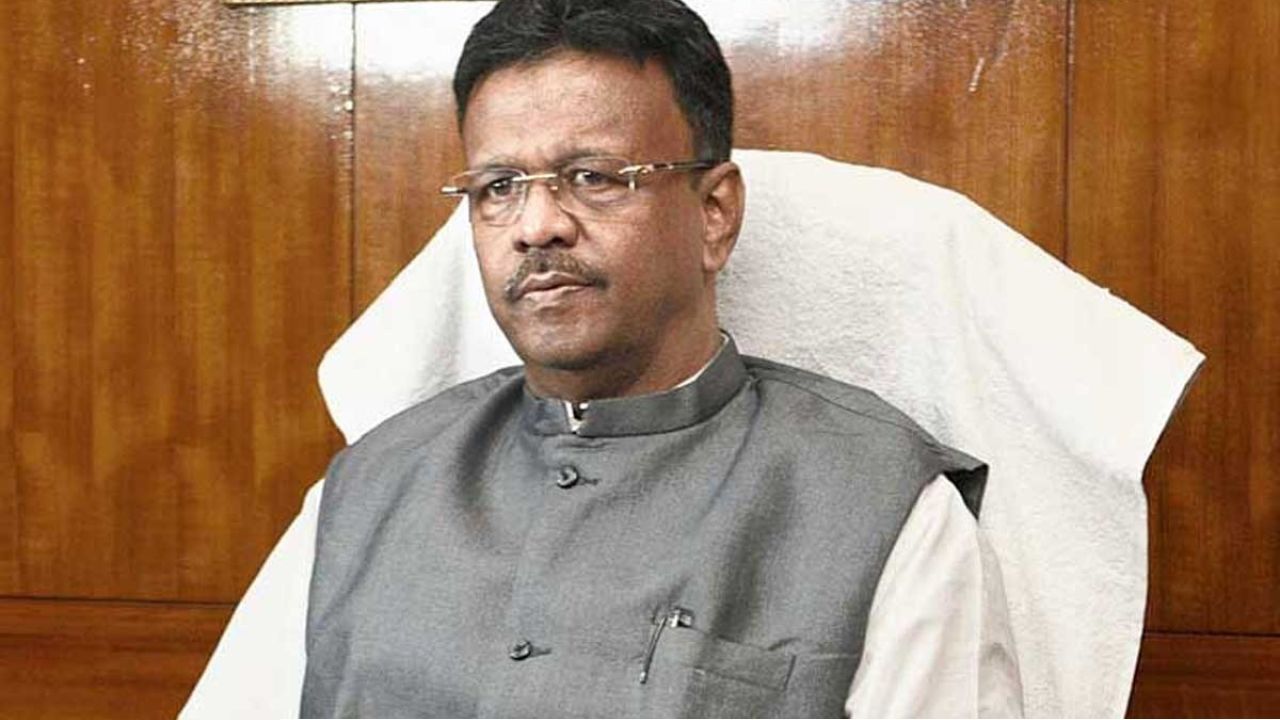 শুভেন্দুর শপথে যখন সরগরম বাংলা, তখনই নিঃশব্দে ‘এক্সিট’ ফিরহাদের!