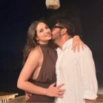 রাজনীতিতে ইতি টেনেই বিদেশের সৈকতে প্রেমে মজে রাজ? বিবাহবার্ষিকীতে শুভশ্রীর গালে আলতো চুম্বন প্রাক্তন বিধায়কের!