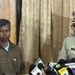 কলকাতায় আত্মসমর্পণ দুঁদে মাওনেতার, এত দিনের ‘কমরেড’দের বিশেষ বার্তা