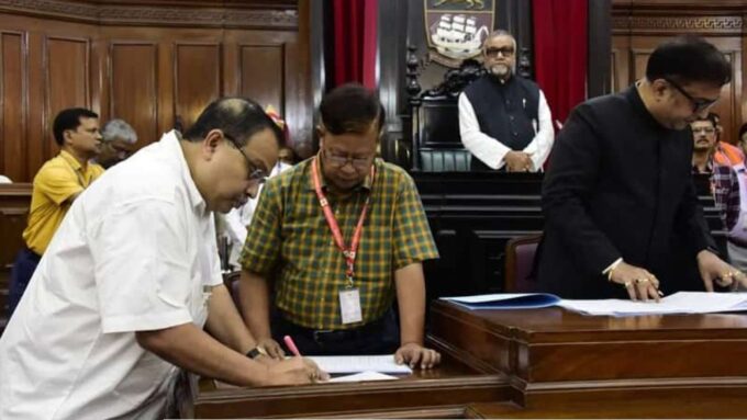 "তাপস-সজলদের দল ছাড়তে বাধ্য করা হয়েছে!" বিধানসভায় শপথ নিয়েই বিস্ফোরক কুণাল, নিশানায় কি সেই 'হেভিওয়েট'?