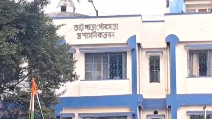 কাঁচরাপাড়া-হালিশহরের পর এবার ভাটপাড়া পুরসভায় চেয়ারম্যানসহ ২৯ কাউন্সিলরের গণইস্তফা!