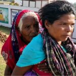 ডিজিটাল ইন্ডিয়ার গালে চড়! সামান্য পেনশনের জন্য ৯০ বছরের শাশুড়িকে পিঠে নিয়ে ৯ কিমি পাহাড়-জঙ্গলে পাড়ি গৃহবধূর