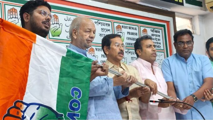 উত্তরের রাজনীতিতে মহাধাক্কা! দলবল নিয়ে ‘হাতে’ মেখলিগঞ্জের চেয়ারম্যান, পুরসভা খোয়াল তৃণমূল