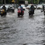 রাতভর বৃষ্টিতে বিপর্যস্ত কলকাতা, সপ্তাহভর কেমন থাকবে আবহাওয়া?