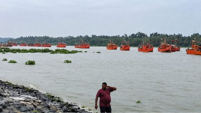সমুদ্রের বুকে উধাও ট্রলার! ১৫ মৎস্যজীবীকে নিয়ে হুলুস্থুল দিঘার উপকূলে, ময়দানে কোস্ট গার্ড