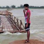 চোখের নিমেষে গ্রাস করল সুবর্ণরেখা! জলের তলায় আস্ত ব্রিজ, বিচ্ছিন্ন ঝাড়গ্রামের হাজার হাজার মানুষ
