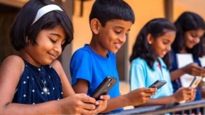 Child Safety: বন্ধ হচ্ছে নাবালকদের ফেসবুক-ইনস্টাগ্রাম? প্রধান বিচারপতির মন্তব্যে আলোড়ন, কেন্দ্রের জবাব তলব সুপ্রিম কোর্টের