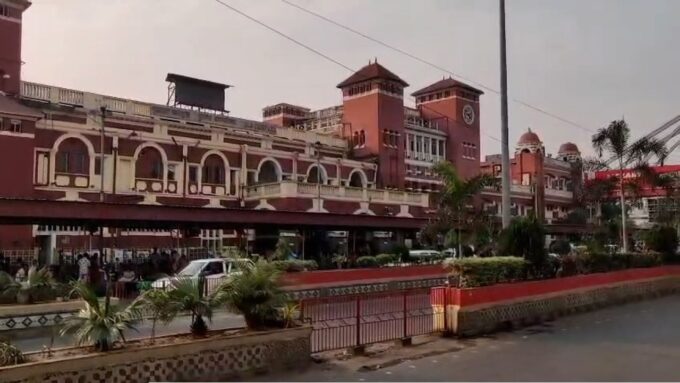 Howrah Station: কবে থেকে শুরু হাওড়ায় স্কাইওয়াক? কী বললেন রেল কর্তা ?