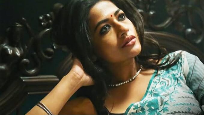 কেন ইটালিতে ‘টার্গেট’ হলেন বাঁধন? জল-ডিম ছোড়ার অভিযোগ অভিনেত্রীর