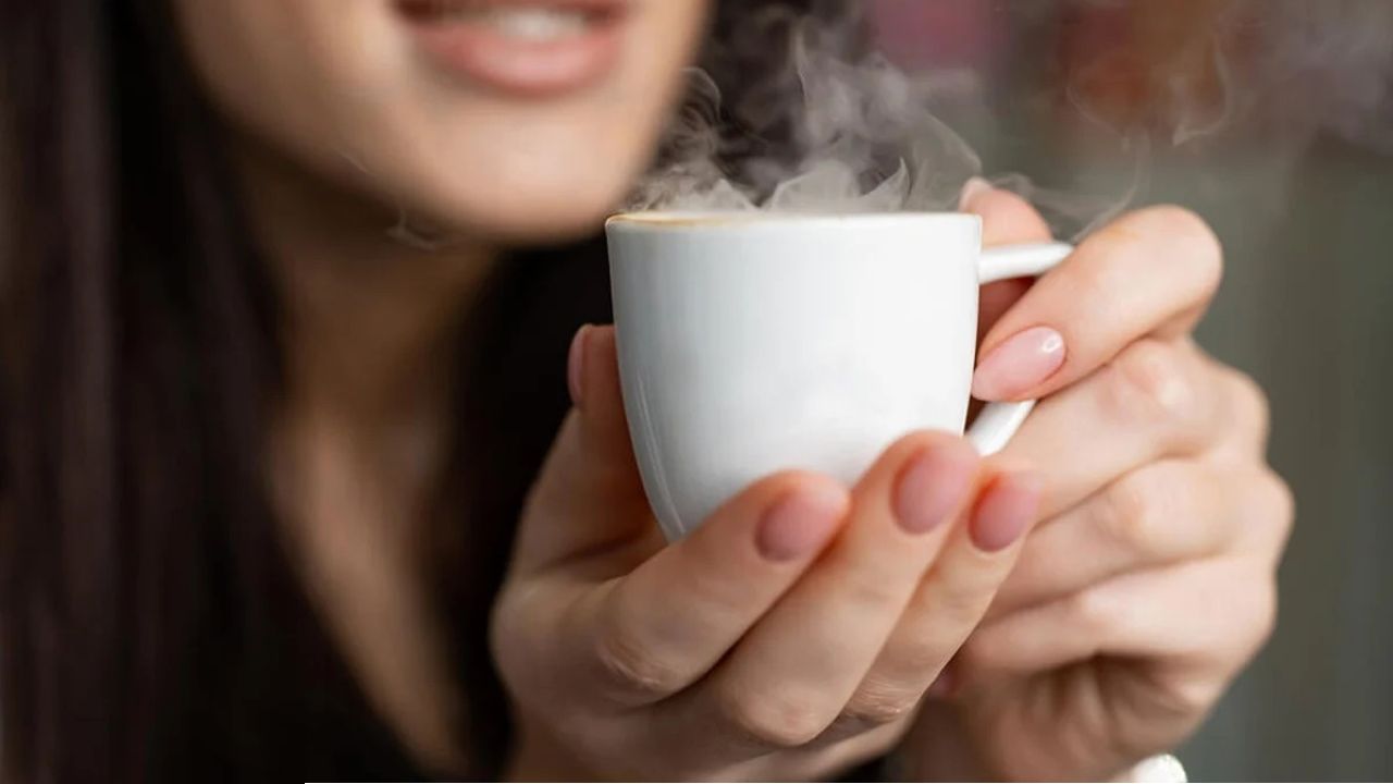 Hot Tea Coffee: গরম চা-কফির নেশা আছে? ‘অত্যন্ত গরম’ পানীয় নিয়ে ক্যানসারের বড় সতর্কতা গবেষণায়