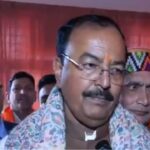 মাঝআকাশেই গলগল করে বেরোচ্ছিল ধোঁয়া! লখনউয়ে জরুরি অবতরণ উত্তরপ্রদেশের উপ-মুখ্যমন্ত্রীর কপ্টারের