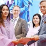 মরণোত্তর ‘শ্রেষ্ঠ অদম্য নারী’ সম্মানে ভূষিত খালেদা জিয়া, দাদির পুরস্কার গ্রহণ করলেন জাইমা!