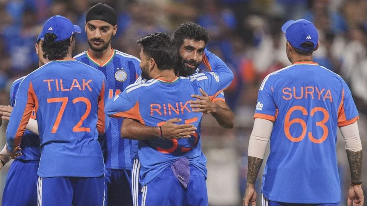 ফাইনালে কিউয়ি বধ! টানা দ্বিতীয়বার টি-২০ বিশ্বকাপ জিতে ইতিহাস গড়ল টিম ইন্ডিয়া