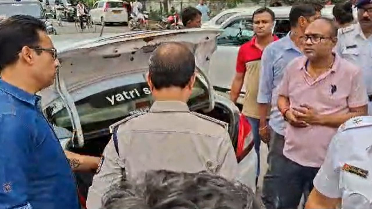 নিউটাউনে পুলিশের বড়সড় সাফল্য! অ্যাপ-ক্যাব থেকে উদ্ধার নগদ ২৫ লক্ষ টাকা