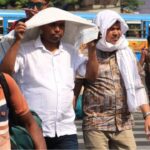 ভোটের লাইনে রোদের চোখরাঙানি: তাপপ্রবাহের সতর্কতা উপেক্ষা করেই চলছে গণতন্ত্রের উৎসব