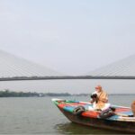 সাতসকালে গঙ্গাবক্ষে মোদী: হাতে ক্যামেরা, আড্ডা আর জনসংযোগে মাতলেন প্রধানমন্ত্রী
