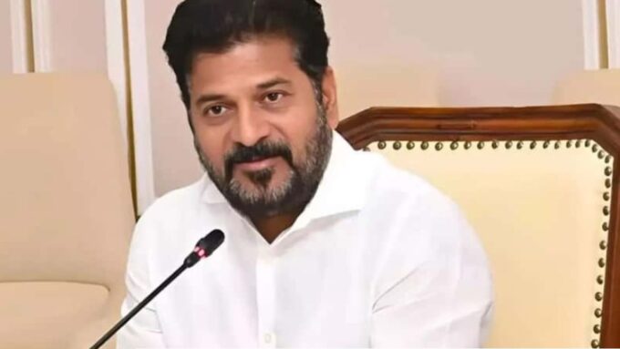 বড় ঘোষণা! অবসরপ্রাপ্তদের বকেয়া মেটাতে নিজেদের বেতনে ৫০% কোপ বসালেন তেলেঙ্গনার মুখ্যমন্ত্রী ও মন্ত্রীরা