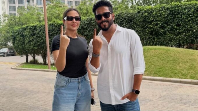 ‘মহিষাসুররা আসে, জয়ী হন মা দুর্গাই’, ভোট দিয়ে বেরিয়েই বিজেপিকে তীব্র খোঁচা শুভশ্রীর