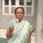 বুথে গিয়ে নিজের মৃত্যু-সংবাদ শুনে তাজ্জব কেতুগ্রামের 'মৃত' ভোটার ঝর্না!