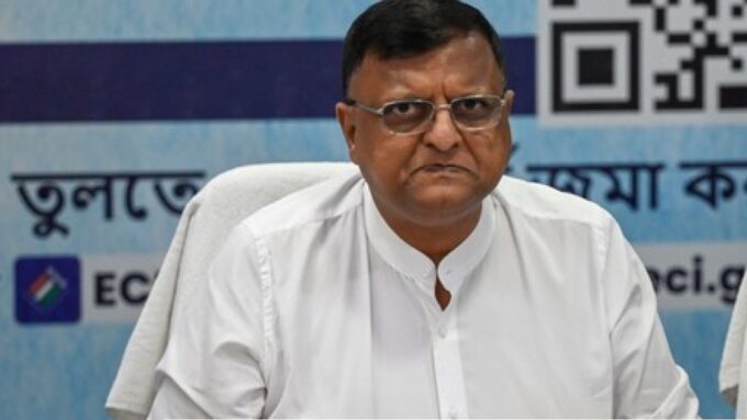 দরকার ‘দরকার হলে গোটা বিধানসভাতেই ফের ভোট’, ফলতায় কারচুপির অভিযোগে চরম হুঁশিয়ারি সিইও মনোজ আগরওয়ালের