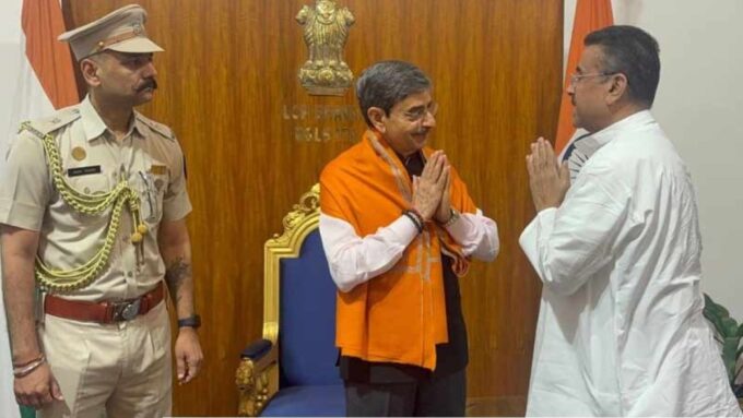 লোকভবনে শুভেন্দু! সরকার গঠনের দাবি নিয়ে রাজ্যপালের দরবারে ‘ভাবী’ মুখ্যমন্ত্রী