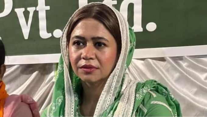 তৃণমূলে এবার ‘কুরুক্ষেত্র’! পিসি-ভাইপোকে কি ধৃতরাষ্ট্র-দুর্যোধন বললেন ফিরহাদ-কন্যা? বিস্ফোরক প্রিয়দর্শিনী