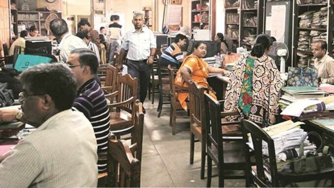 সরকারি অফিসে এবার ‘টাইট’ ডিউটি! ১০টা ১৫-র মধ্যে না ঢুকলে বিপদ? কড়া নির্দেশ জারি শুভেন্দু সরকারের