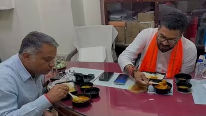 বিধানসভায় এবার 'মাছে-ভাতে' বিজেপি! বিরোধীদের মুখে ঝামা ঘষে বিধায়কদের ভুরিভোজ  প্রোটেম স্পিকারের