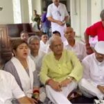 মেঝেতে বসে বিক্ষোভ শোভনদেব-বিমানদের! বিধানসভায় বিরোধী দলনেতার ঘর নিয়ে নজিরবিহীন সংঘাত