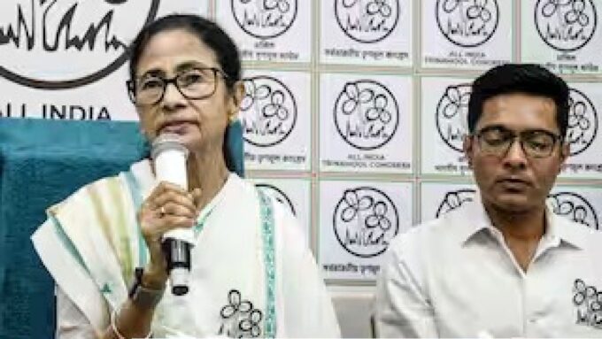 এলেন না দেবাশিস-তারক-সহ ৪০ কাউন্সিলর! ‘চাপ দিলেও কেউ পদত্যাগ করবে না’, কালীঘাটের জরুরি বৈঠকে কড়া বার্তা মমতার