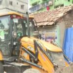 তিলজলা-কসবা কাঁপিয়ে নামল বুলডোজার, ৩ নেতার সাম্রাজ্য গুঁড়িয়ে দিতে মোতায়েন কেন্দ্রীয় বাহিনী!