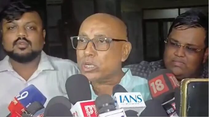 ১১ ঘণ্টা ইডির মুখোমুখি রথীন! সিজিও থেকে বেরিয়েই বোমা ফাটালেন প্রাক্তন খাদ্যমন্ত্রী? জানুন আসল সত্যি