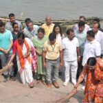 বাগবাজার মায়ের ঘাটে সাফাই অভিযানে মুখ্যমন্ত্রী; ২১ জুন মোদীকে ‘স্বচ্ছ বাংলা’ উপহারের বার্তা