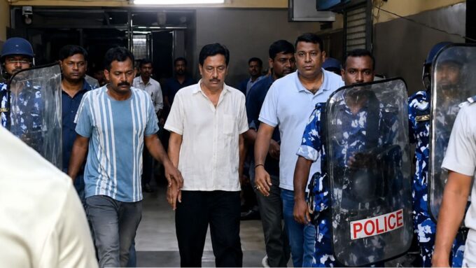 ৩ কোটি ৭০ লাখ টাকা ও ৫০ কেজি সোনা! সব্যসাচী শ্রীঘরে যেতেই ‘বেপাত্তা’ স্ত্রী, অ্যাকাউন্ট ফ্রিজ হতেই বেরিয়ে এল কোন রহস্য?