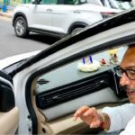 ‘বেরিয়ে আসুন, মেসিকে দেখতে এসেছি!’ ডিম হাতে জানলার ওপারে দাঁড়িয়ে বর্ষীয়ান আইনজীবী, আদালতের ঘরে আলো নিভিয়ে কাঁপছেন অরূপ?