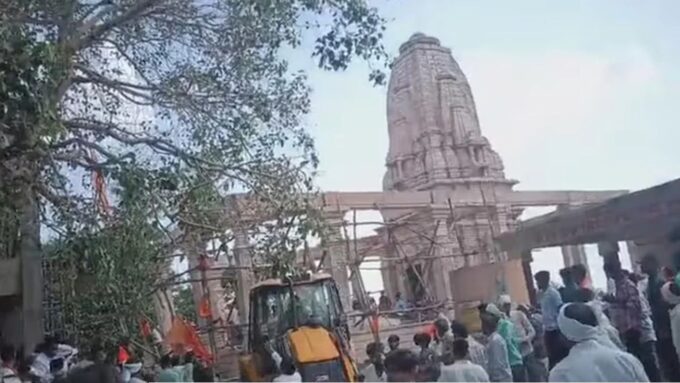 মহারাষ্ট্রে মন্দিরে বড় দুর্ঘটনা, ধ্বংসস্তূপের নিচে বহু ভক্তের আশঙ্কা