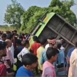তারকেশ্বর যাওয়ার পথে দুর্ঘটনা, নয়ানজুলিতে পড়ে গেল যাত্রীবোঝাই বাস