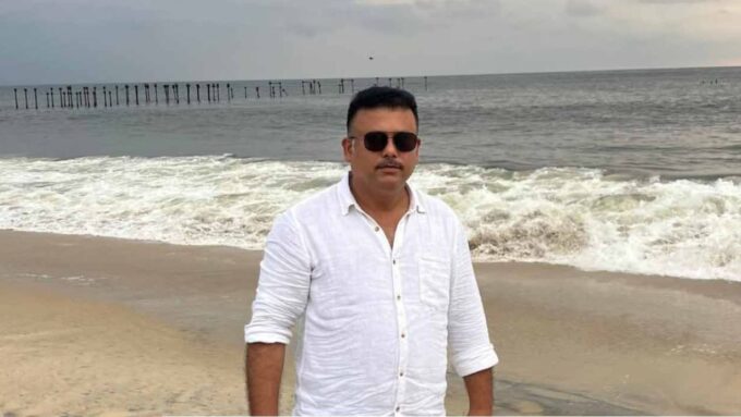 বেঙ্গালুরুর বিলাসবহুল ডেরা থেকে গ্রেফতার ‘পলাতক’ তৃণমূল নেতা, জমি দখল থেকে কাটমানি—কী কী পাপের খতিয়ান ফারুকের?