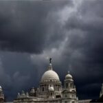 মুহুর্মুহু বজ্রপাত আর কালবৈশাখীর দাপটে কাঁপছে কলকাতা, ভেঙে পড়ল গাছ! জারি হলো চরম সতর্কতা, সমুদ্রে যাওয়ার ওপর নিষেধাজ্ঞা