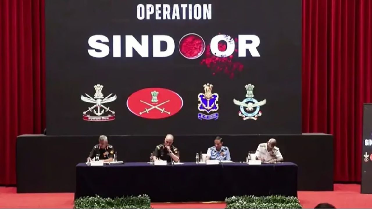 দু'জনকে মরণোত্তর সম্মান, দেশের জন্য আত্মবলিদানকারী সেনাদের শ্রদ্ধা জানাল কেন্দ্র