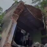 দীর্ঘদিনের অভিযোগ উপেক্ষিত? জোড়াবাগানে ভেঙে পড়ল পুরনো বাড়ি, প্রশ্নে পুরসভা