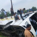 দিঘা থেকে কলকাতা ফেরার পথে বড় দুর্ঘটনা! নয়ানজুলিতে বাস উল্টে জখম একাধিক যাত্রী