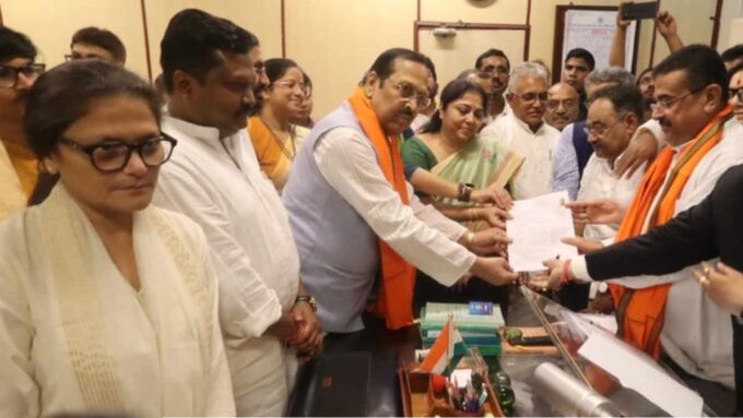 ঘাসফুল ছেড়ে পদ্মে, প্রতীক বদলেই ফের রাজ্যসভার পথে সুখেন্দু-সুস্মিতা-প্রকাশ