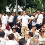 মোদীর বাসভবনের সামনে রাহুল গান্ধীর ধর্না, ইস্তফার দাবিতে সরব কংগ্রেস