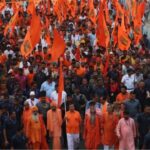 যাদবপুরের বুকে গেরুয়া ঝড়! সন্ন্যাসীদের নিয়ে রাজপথে শুভেন্দু, কড়া বার্তা মঞ্চ থেকে